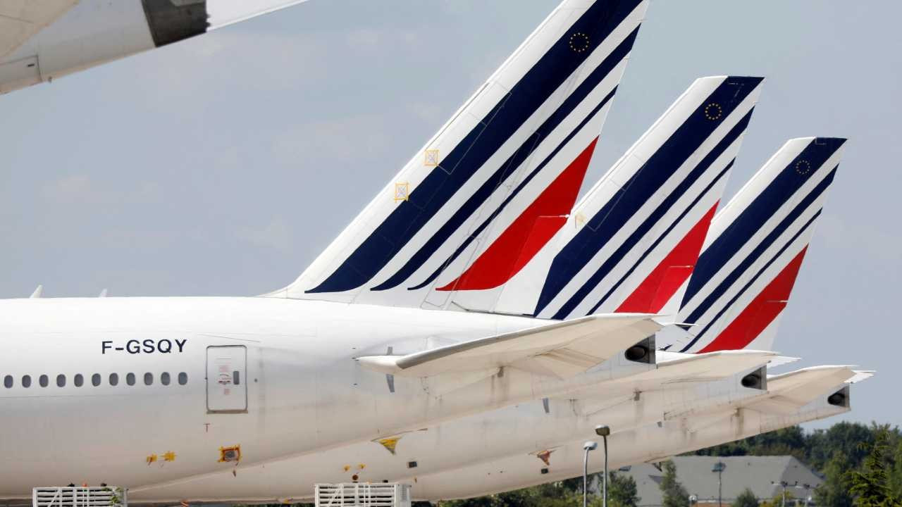 AFP: Fransa'da 6 havalimanı hücum tehdidi nedeniyle tahliye edildi
