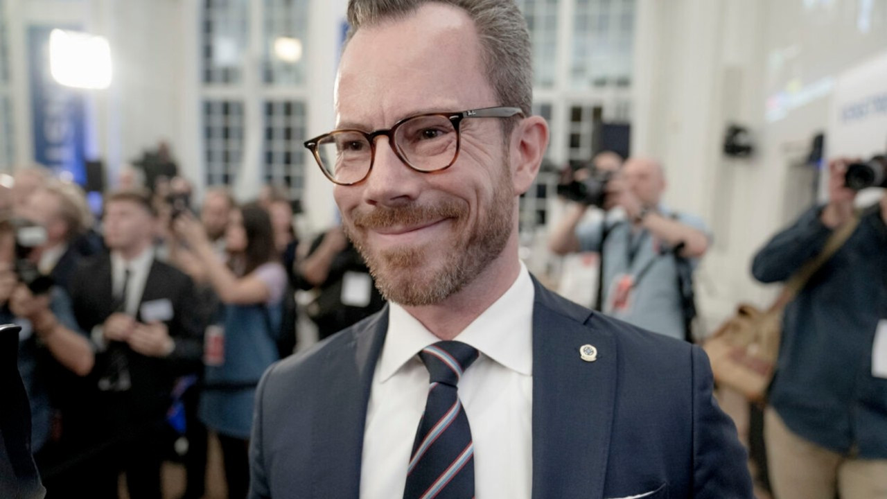 Danimarka İktisat Bakanı Ellemann-Jensen siyaseti bıraktı