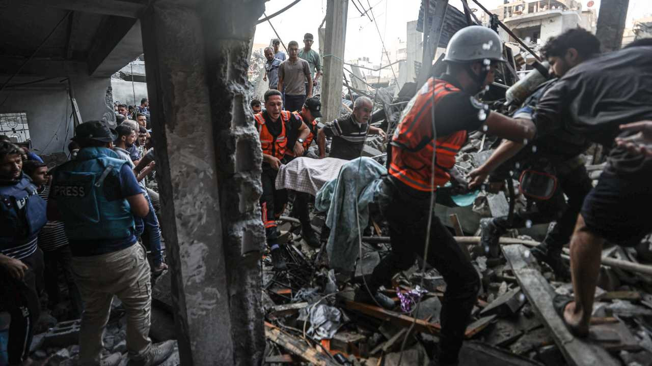 DSÖ: Gazze'ye tıbbi gereç taşıyan uçak Mısır'a indi