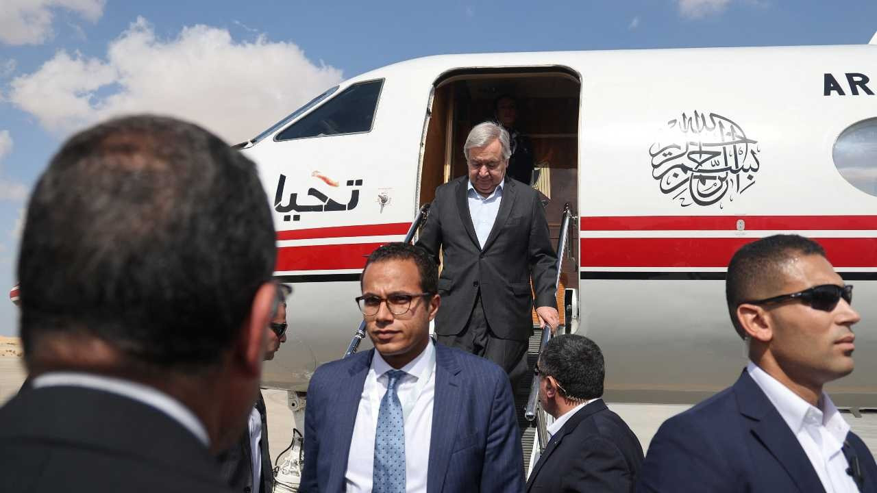 Guterres, Refah Hudut Kapısı'nda: 'Yardım tırları bir an evvel Gazze'ye gitmeli'