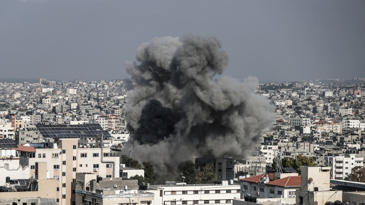 İsrail Gazze'de hastane vurdu: En az 500 meyyit