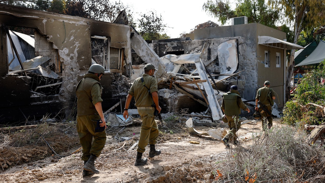 İsrail ordu radyosu: Gazze'ye kara harekatı ertelenecek