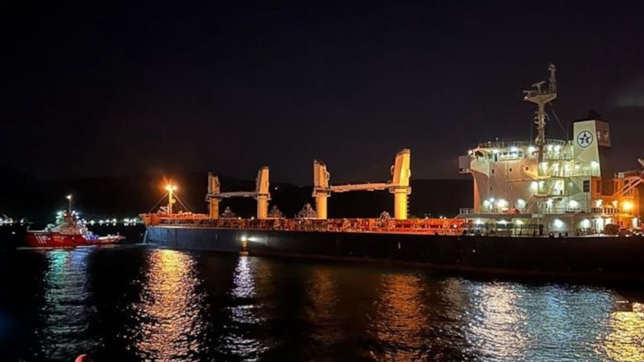 İstanbul Boğazı'ndaki trafik arızalanan gemi nedeniyle askıya alındı