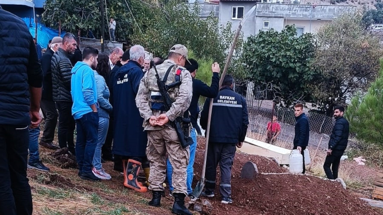 Kazada ölen çocukların cenazeleri karıştı, Siirt'te mezar açıldı
