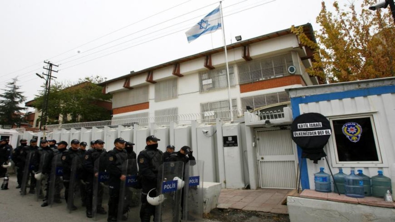 Sav: İsrail diplomatlarını Türkiye'den çekti